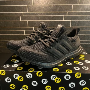 Ultra Boost - Säljer helt nya ultraboost i storlek 42,5 använda, och har ett par andra