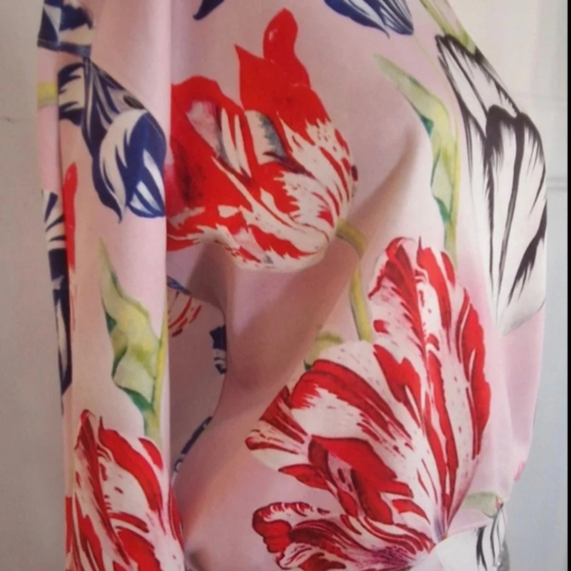 Blommig rosa tröja med lång ärm - 1