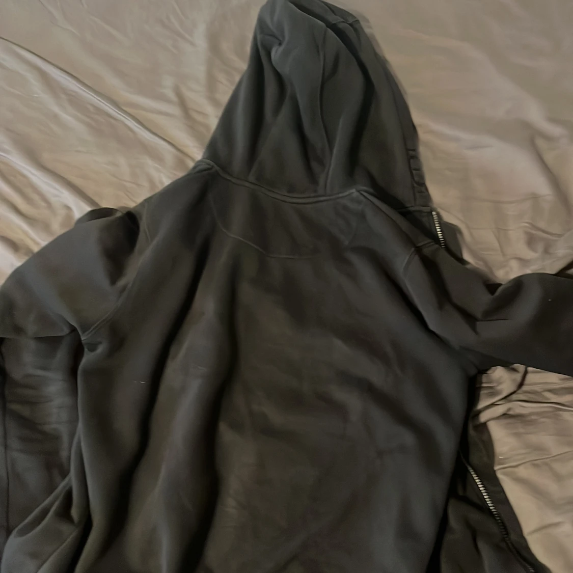 Svart hoodie från Lyle & Scott - 1