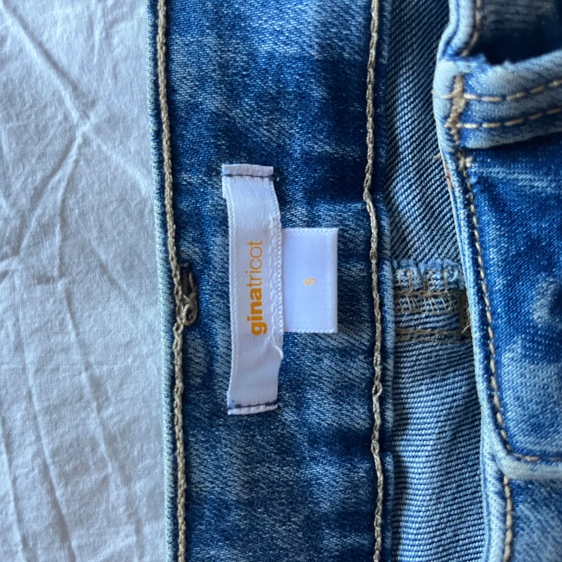 Blå bootcut jeans från Gina Tricot - 3