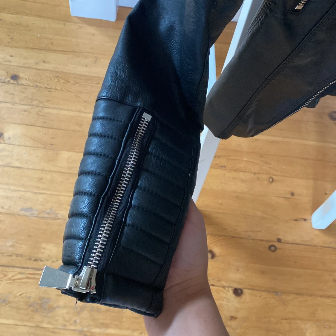 Svart skinnjacka från Voyelles, stl 36 - 2