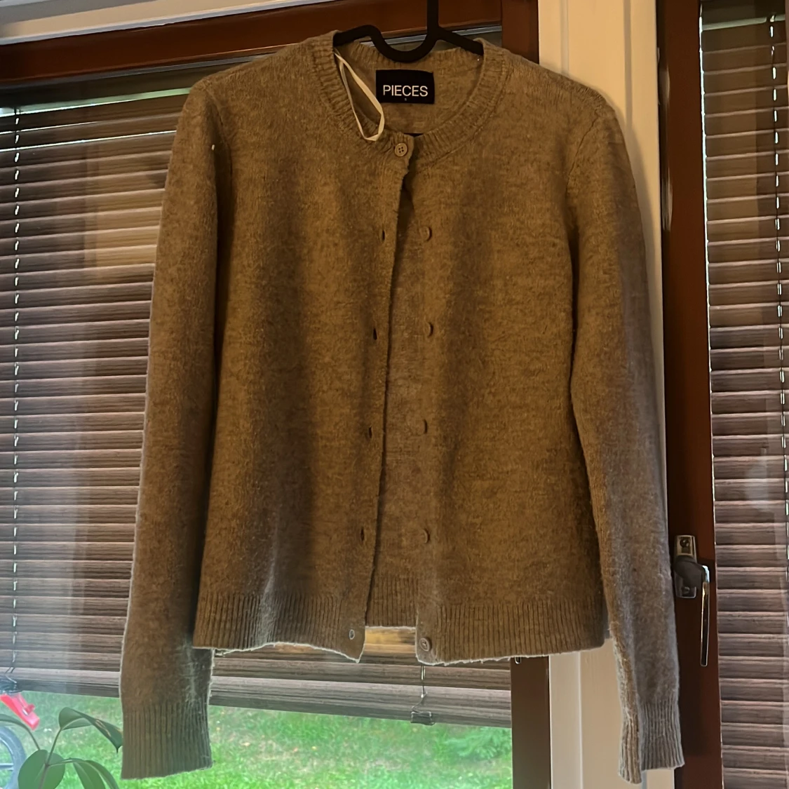 Beige kofta från Pieces