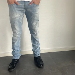 Replay ANBASS jeans 34/34 - Replay ANBASS Jeans: pris:599kr| Storlek:W34 L34|Skick:9,8/10| Hör av dig vid minsta lilla fundering eller fråga|