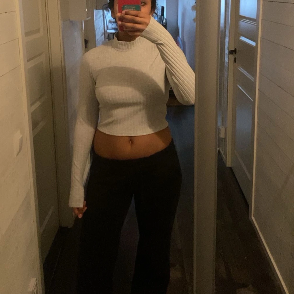 Ljusgrå croppad ribbad långärmad topp