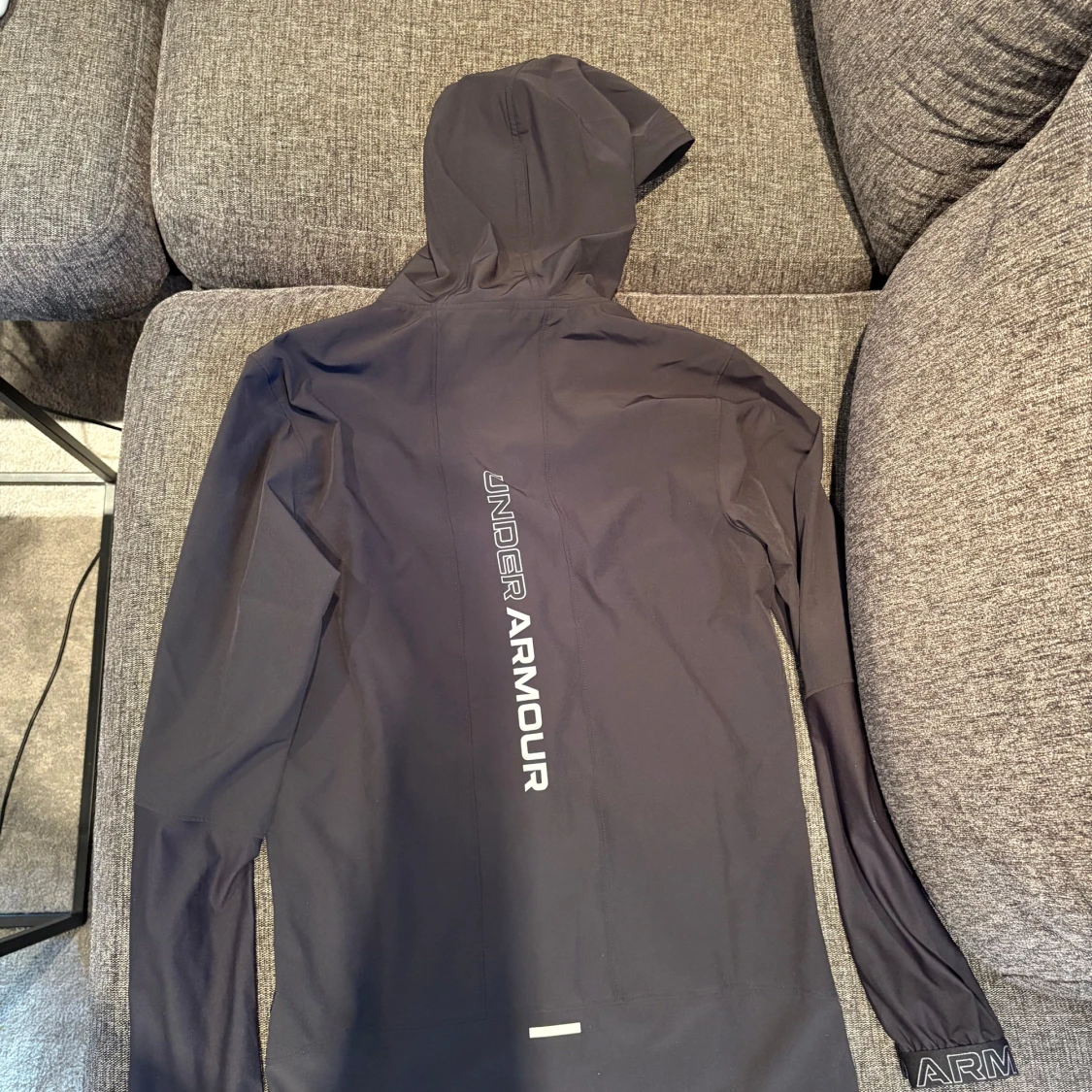 Svart vindjacka från Under Armour XS