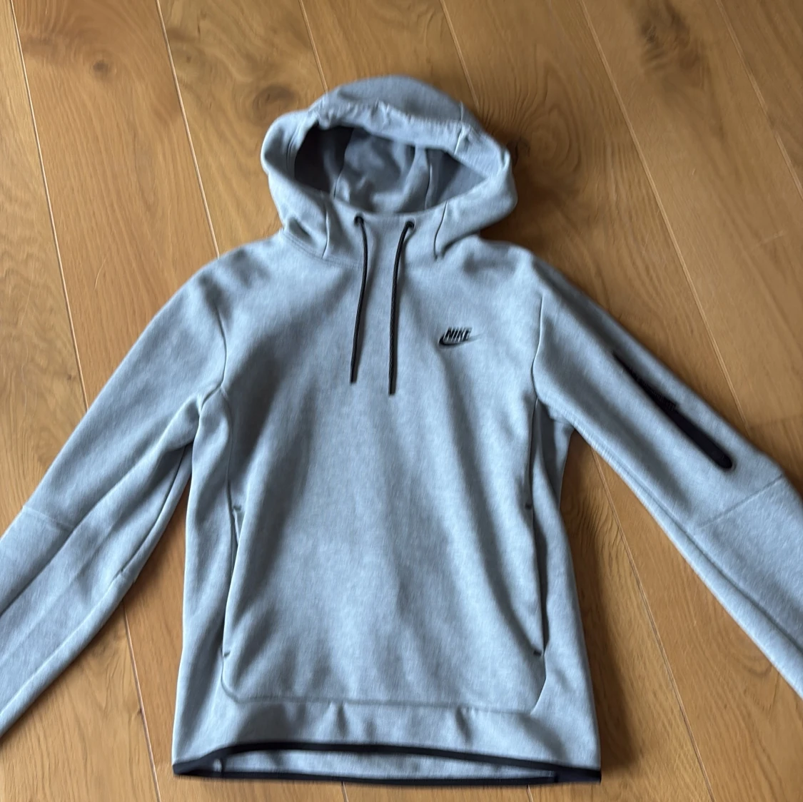 Grå hoodie från Nike 