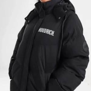 Svart lång pufferjacka från Hoodrich - Säljer för används ej! Storlek M men passar för dig som är S också. Dm för bud!