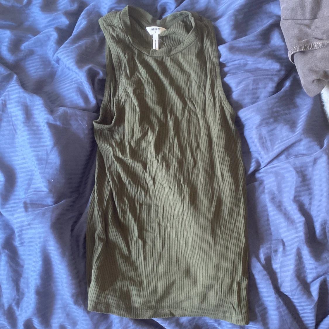Olivgrön ribbad linnetopp från Object - 1