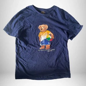 RALPH LAUREN T-SHIRT - Ralph Lauren T-shirt i storlek M✔️Mycket bra skick✔️Skriv vid frågor✔️