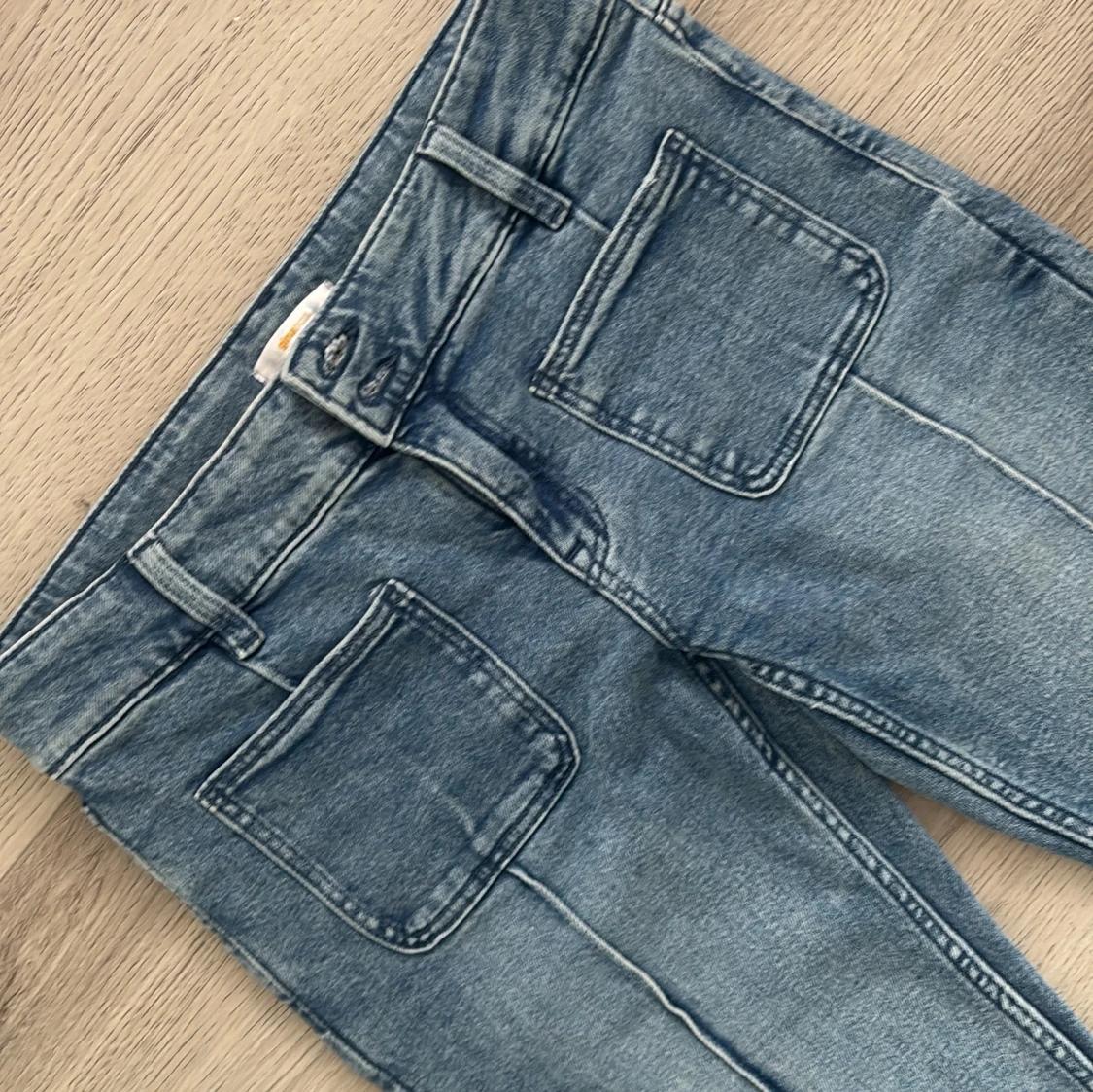 Blå bootcut jeans från Gina Tricot - 1