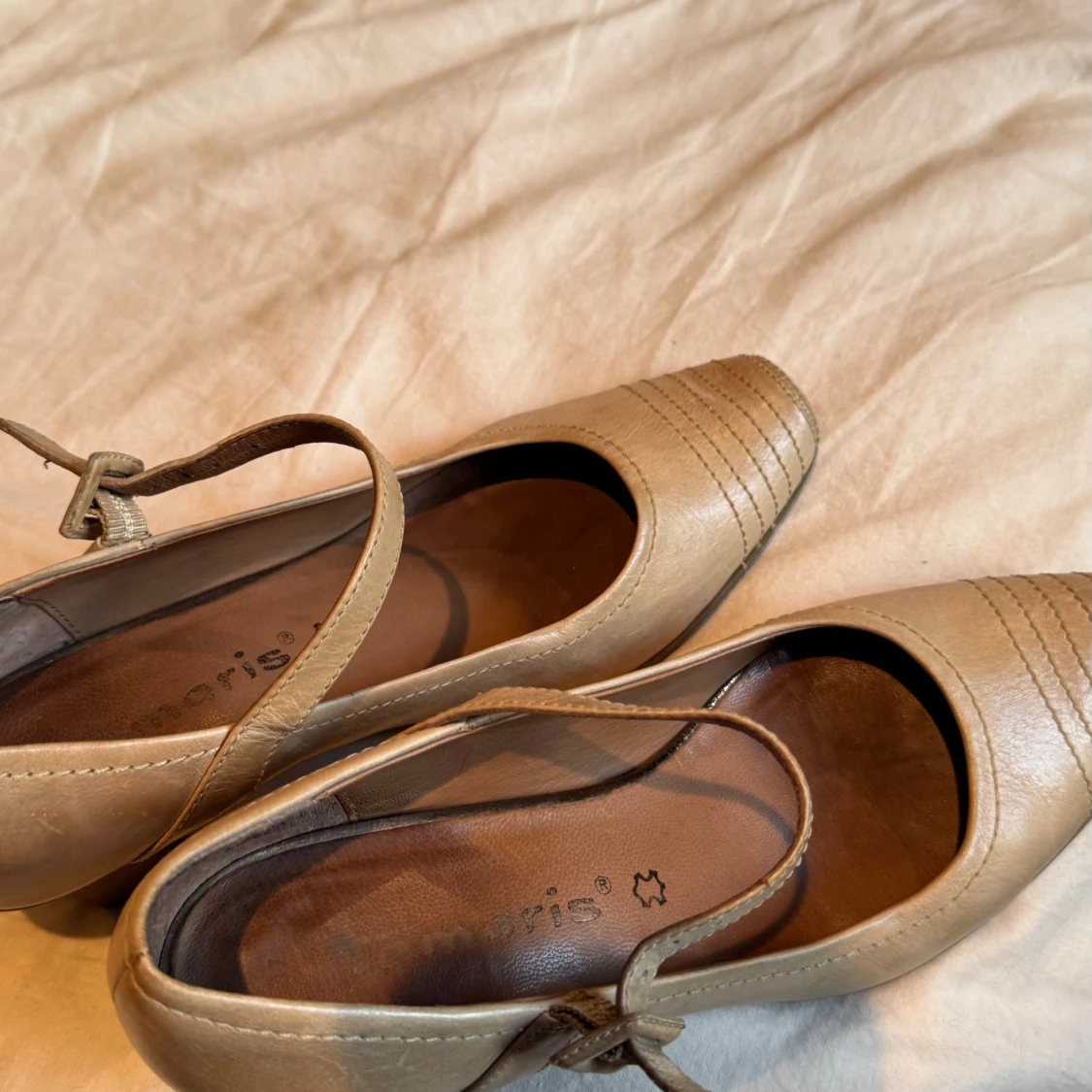 Beige Mary Jane-klackar från Tamaris - 2