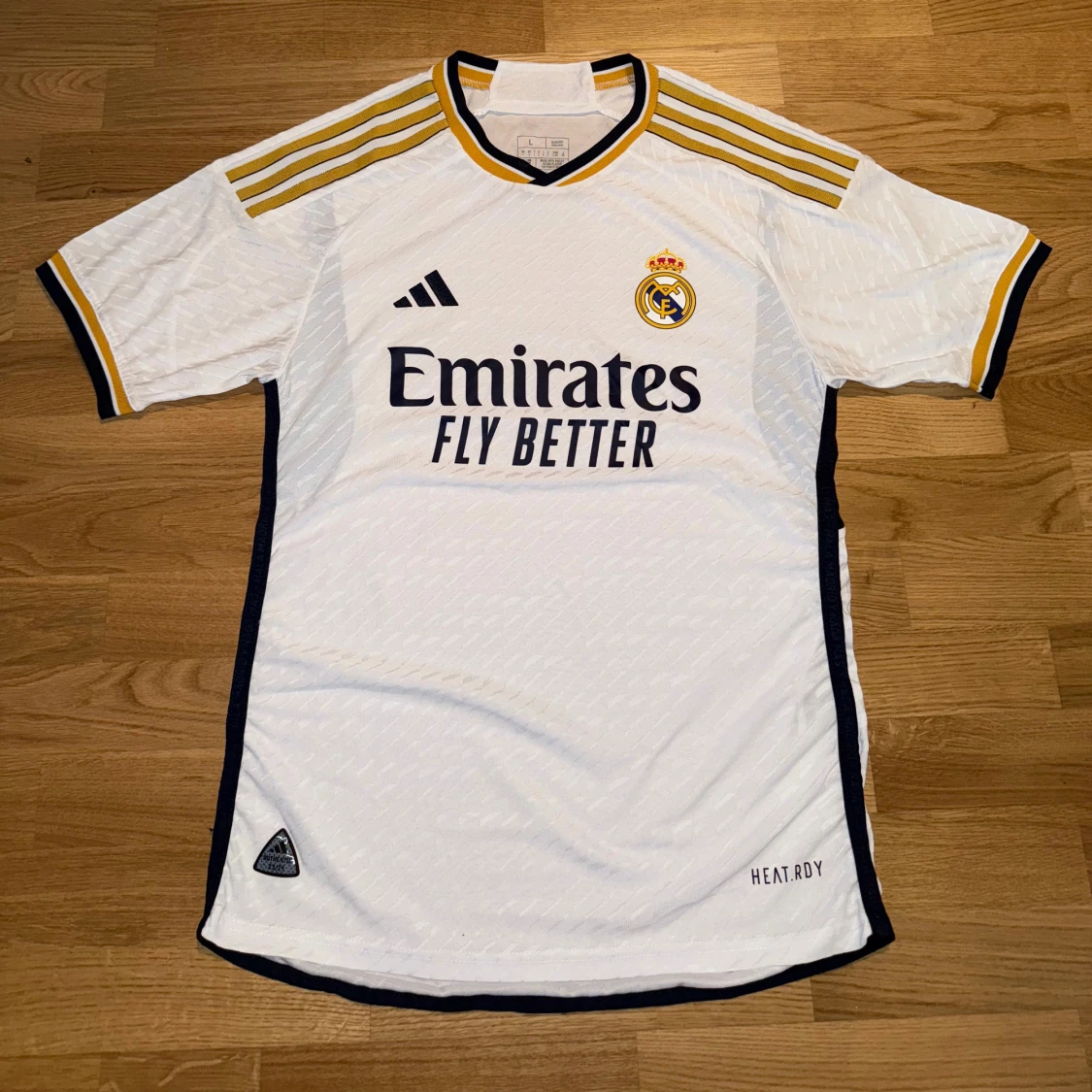 Real Madrid player version 23/24 hemmatröja L