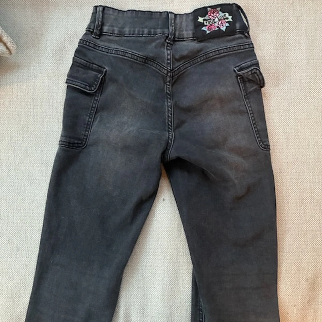 Svarta cargopants från Lindex, stl 152 - 2