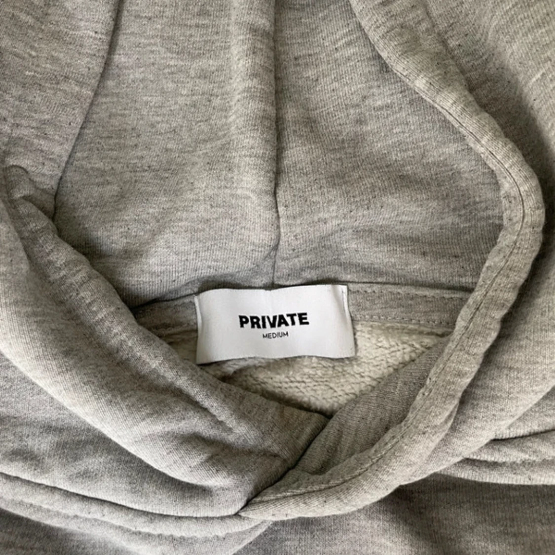 Grå hoodie från PRIVATE i medium - 3