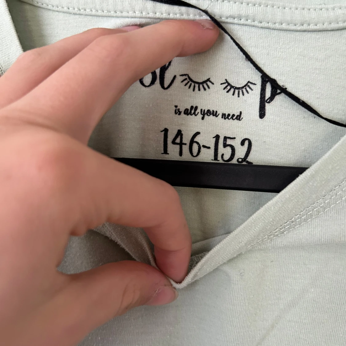 Ljusgrön kortklänning med tryck