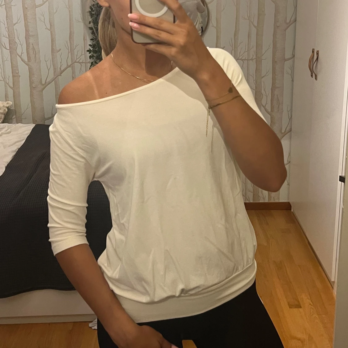 Vit offshoulder topp med trekvartsärm - 1