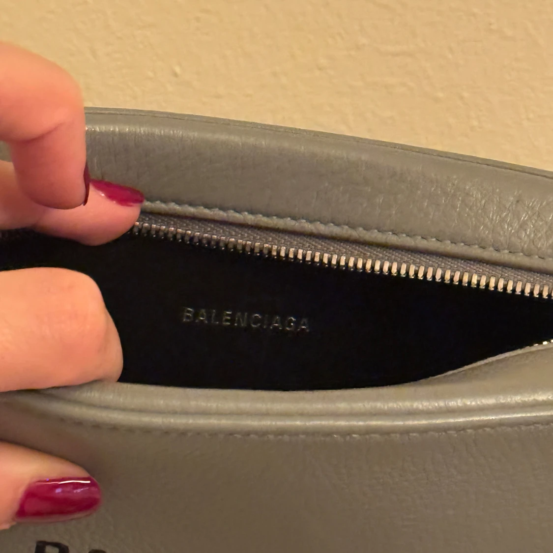 Grå axelväska från Balenciaga - 2