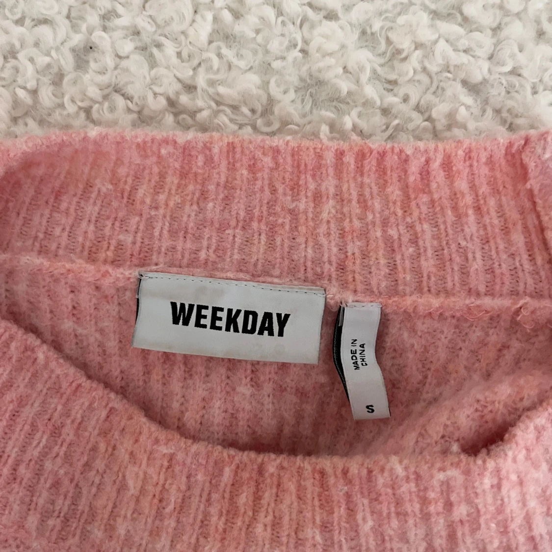 Ljusrosa stickad tröja från Weekday - 3