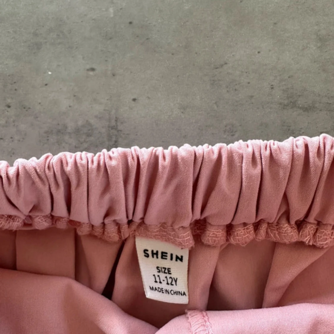 Rosa kjol med knappar från SHEIN - 2