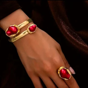 Armband och ring med röd sten - Oanvända nya, justerbara