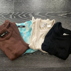 4-pack linnen - 4st super sköna o söta toppar/linnen från HM DIVIDED och BIKBOK💗knappt använda då de var för små:) Tre i storlek S o en i XS (se bild). Vid mer info osv, hör gärna av dig🫶🏼