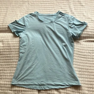 Sport tröja - Ljusblå idrotts tröja i storlek s, använd en gång