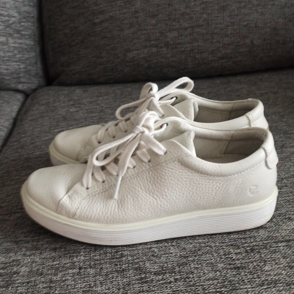 Vita sneakers i skinn från ECCO - 1