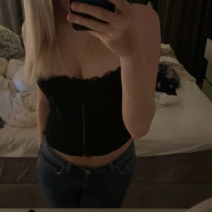 Korsett topp  - Jättefin korsett topp, som säljs för den inte kommer till användning. Mycket fint skit ☺️🩵