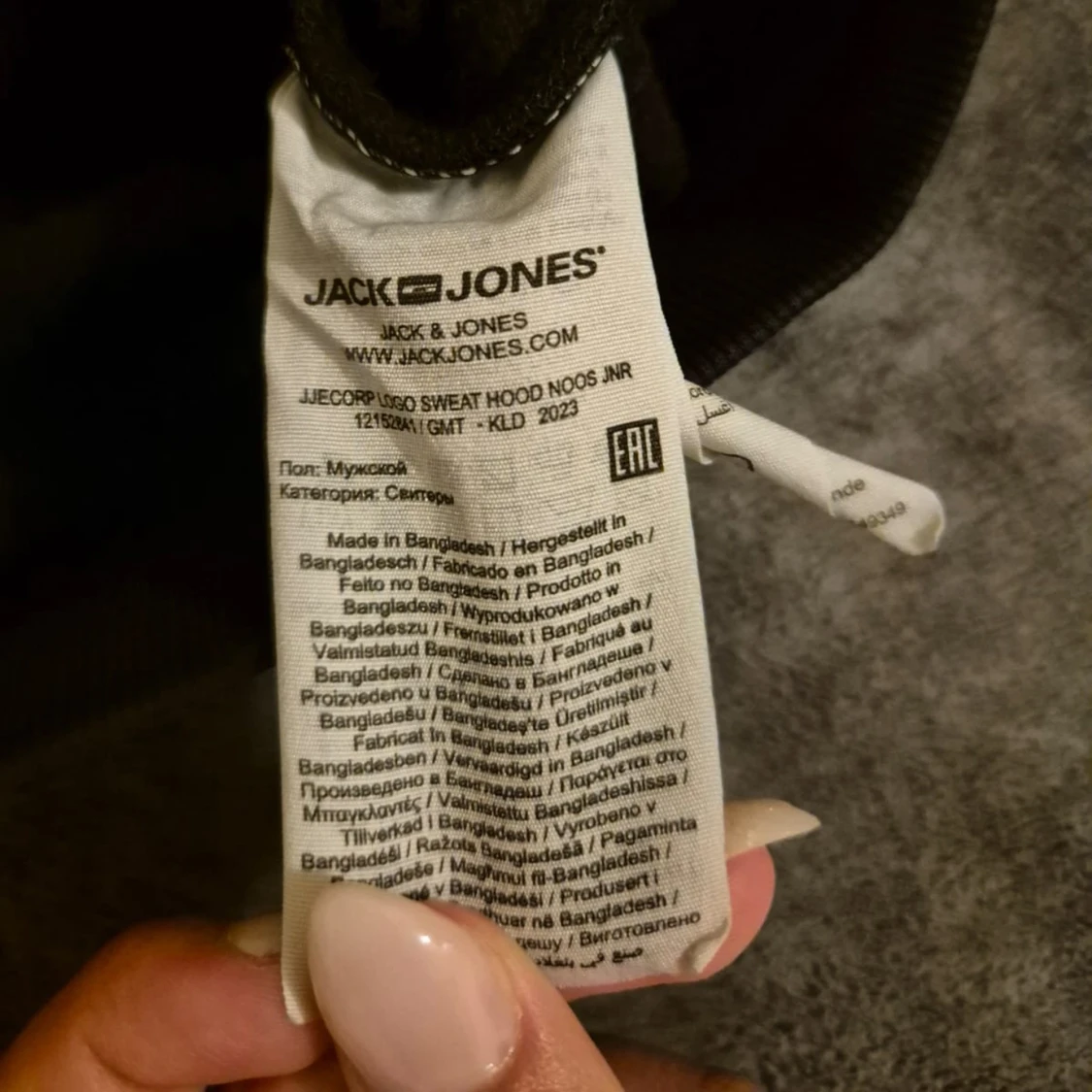 Svart hoodie från Jack & Jones - 3