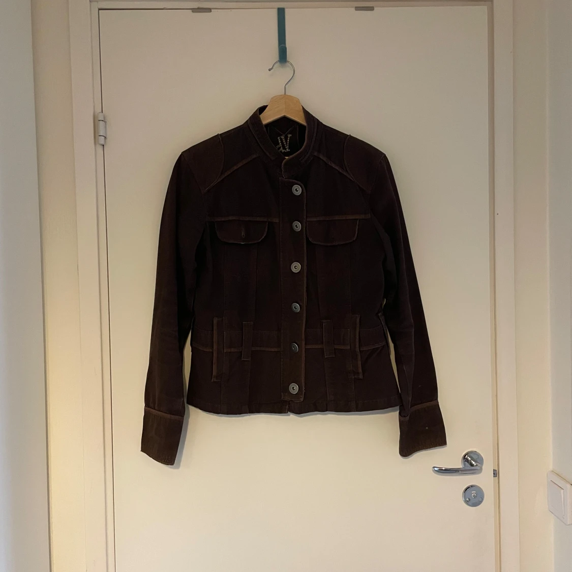 Brun sommarjacka  med stora knappar - 1