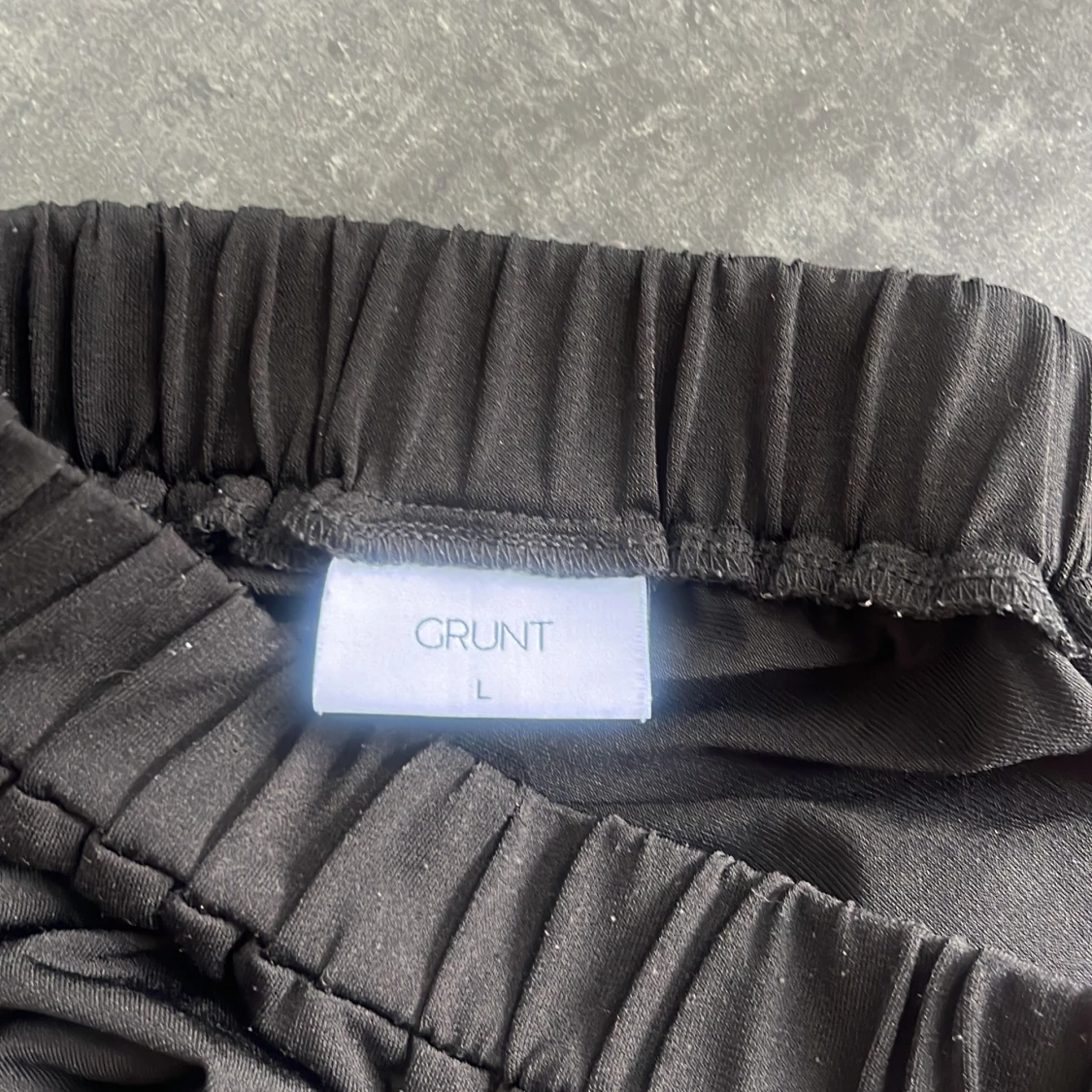 Svart volangkjol från Grunt - 2