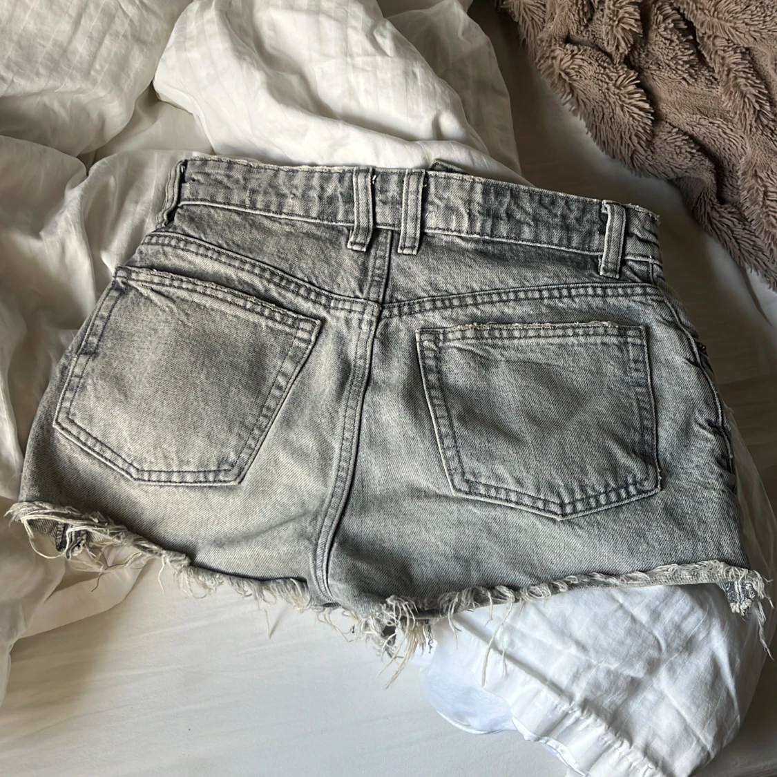 Gråa  jeansshorts från Zara - 2
