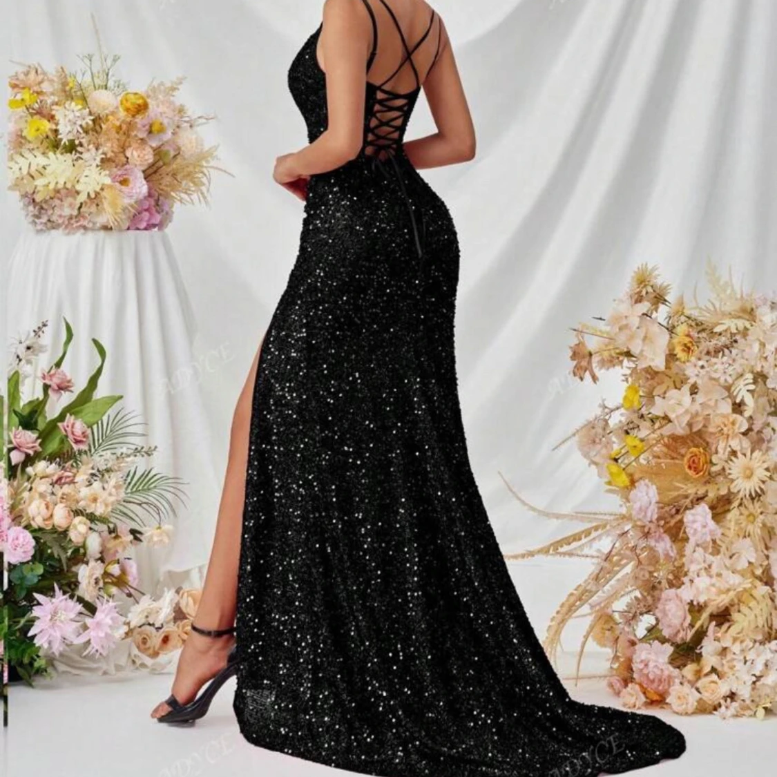 Svart glittrig långklänning med slits - 2