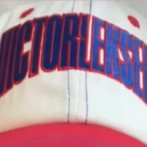 SÖKER!! Victor Leksell merch - Jag söker Victor Leksell merch! Om du har någon  Victor merch som du säljer, hör gärna av dig!