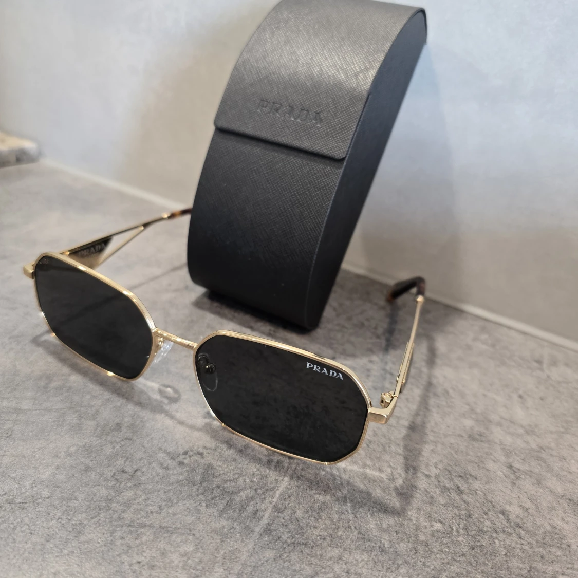 Prada solglasögon guld svart  - 1