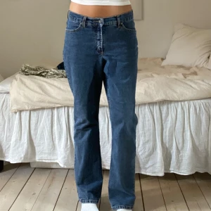 Raka jeans  - Jättesnygga raka jeans med medel/hög midja