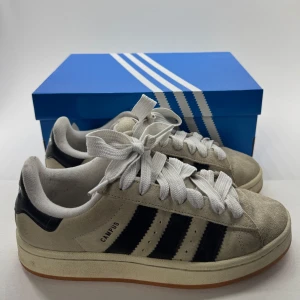 Adidas Campus skor - Storlek 40 | Skick 8/10 | Nypris är runt 1300kr vårt pris: 549kr! | Kontakta gärna vid fler eventuella frågor🙌😊