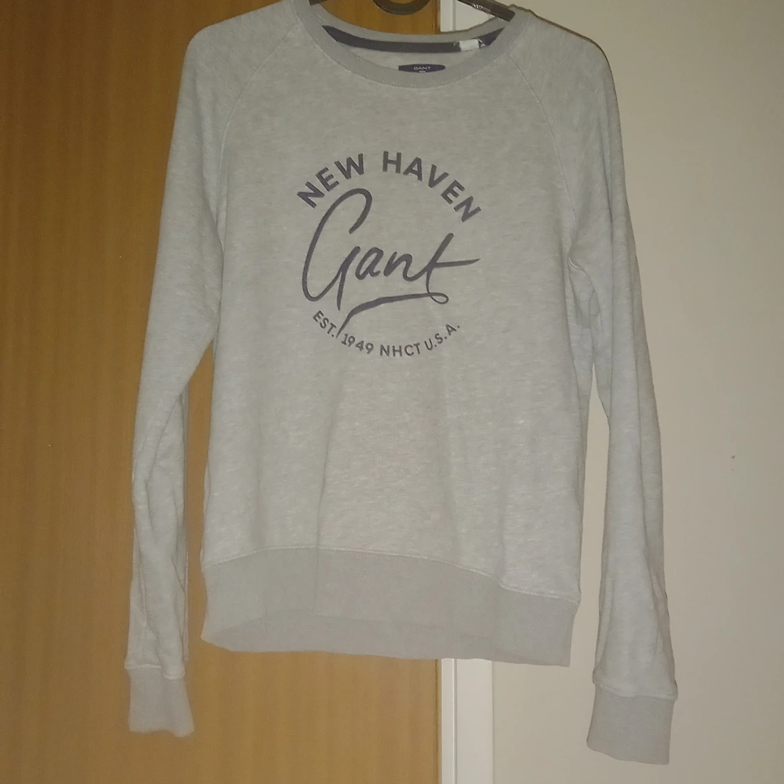 Ljusgrå sweatshirt från Gant