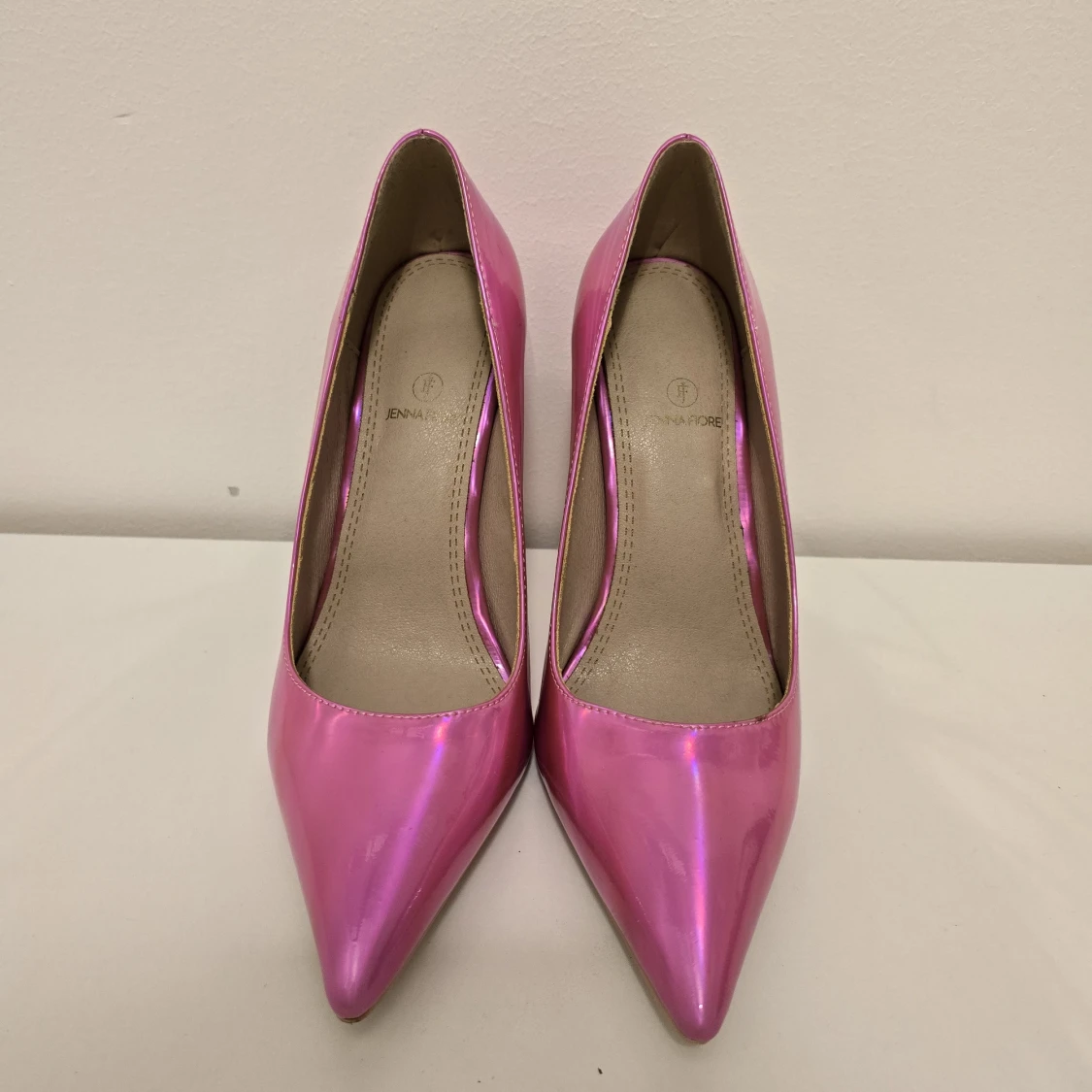 Glansiga rosa pumps med spetsig tå - 1