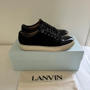 Lanvin - Intressekoll på dessa lanvin. Skick 9/10. Storlek 40 men passar 41. Hör av er vid frågor🙂             