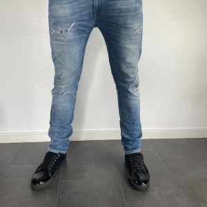 Replay ANBASS jeans W34 L32 - Replay ANBASS Jeans: pris:599kr| Storlek:W34 L32|Skick:9,8/10| Hör av dig vid minsta lilla fundering eller fråga|