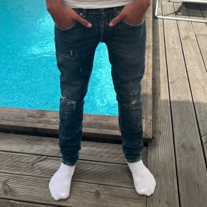 Dondup jeans - Storlek 32 /modellen är 183 och väger 67. Pruta vid snabb affär