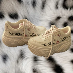 Hello kitty gympaskor❤️ - Super söta hello kotty sneekers som är oanvända och storlek 36❤️perfekta för sommaren❤️