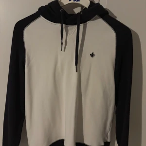 Morris | Hoodie - Morris Hoodie | Skick 9/10 ⭐️| Använd ett fåtal gånger! | Storlek S/M | Sitter bra på mig som är cirka 180 cm | Hör av dig vid minsta funderingar | 