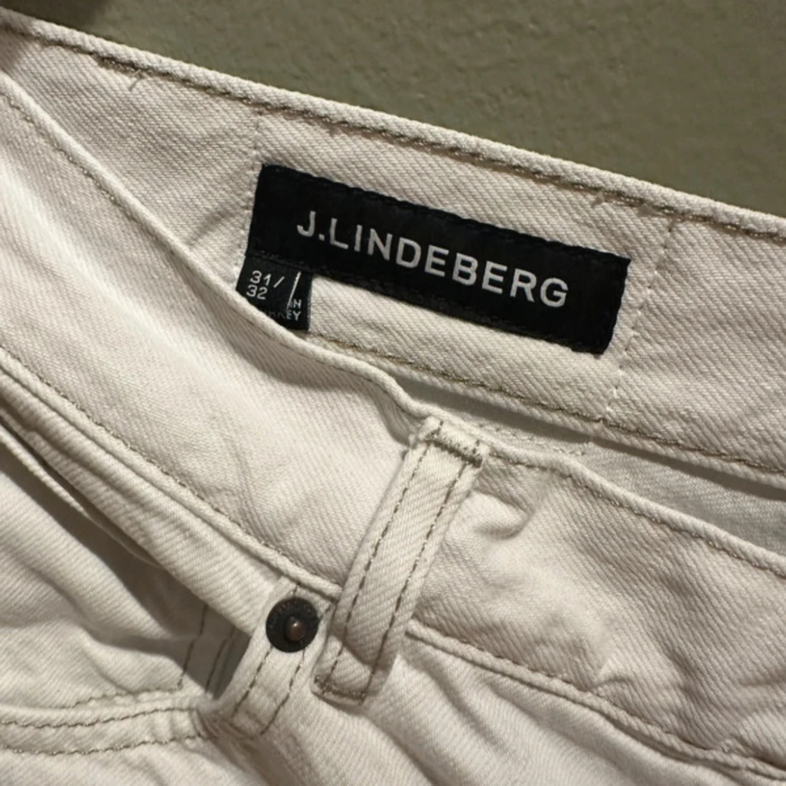 Vita jeansbyxor från J.Lindeberg - 1