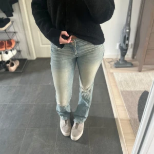 Jeans flare  - Ljusblåa jeans från BERSHKA 