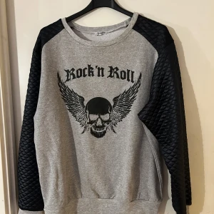 Collegetröja med tufft tryck L - Helt ny snygg collegetröja med tufft tryck. Storlek L