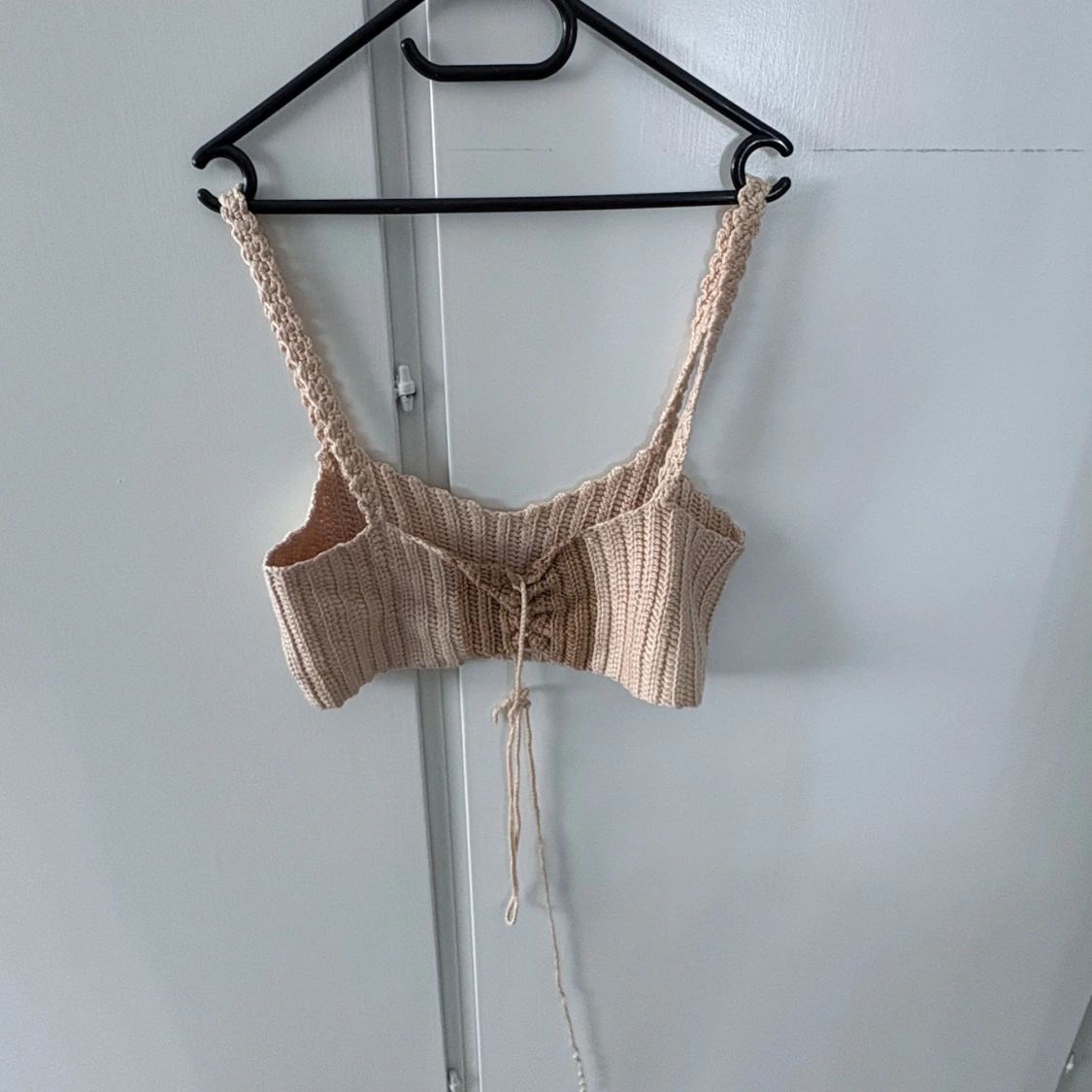 Beige stickad croppad linnetopp - 1