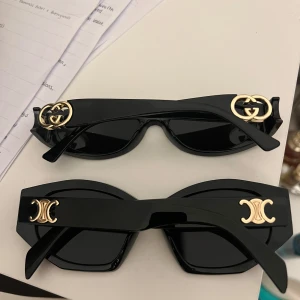 Solglasögon - Två helt oanvända solglasögon. Sälja separat eller tillsammans. De högst upp är smalare i modellen. Skriv för fler bilder Gucci/celine
