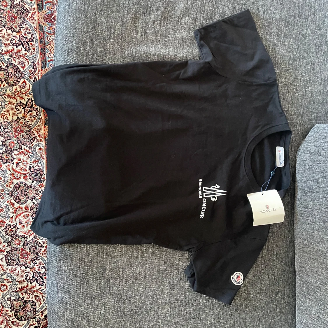 Svart t-shirt från Moncler Grenoble - 1